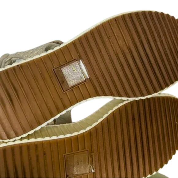 Dolce Vita Debra Sandal in Ivory Suede Pre Loved Size 7.5 - Picture 5 of 5